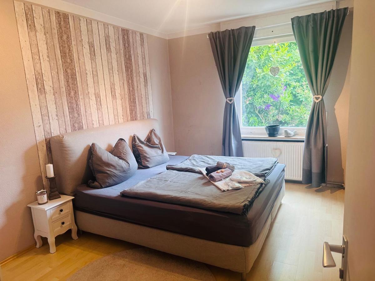 4 Zimmer 11 Personen Wohnung Garten Terrasse Grill 2 Badezimmer Wuppertal Kültér fotó
